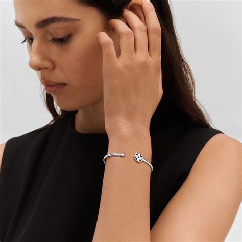 louis vuitton twist armband|Idylle Blossom Twist Bracelet, White Gold And Diamonds.